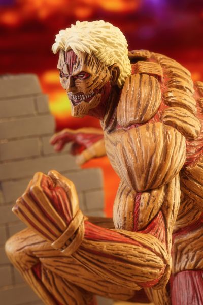 POP UP PARADE 进击的巨人 莱纳·布朗 铠之巨人形态