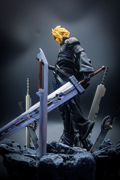PlayArts改 FF VII 降临之子 克劳德・史特莱夫