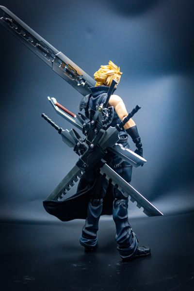 PlayArts改 FF VII 降临之子 克劳德・史特莱夫
