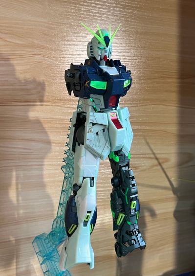 MG 福冈高达公园限定 机动战士高达 逆袭的夏亚 RX-93 Nu高达 Ka版 (精神感应框架发动配色)