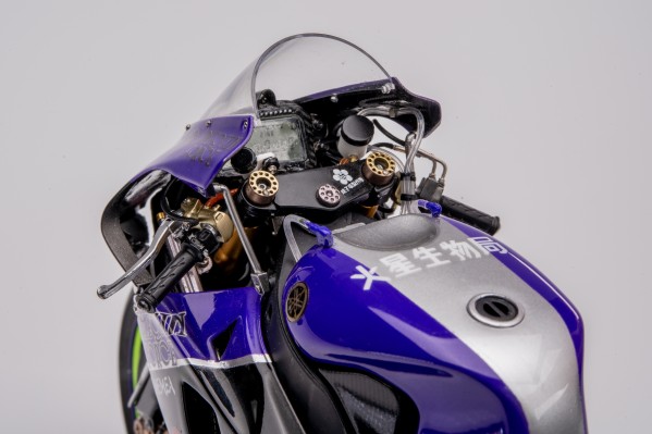 1/12 摩托车系列 No.100 雅马哈 YZR-M1 '04 No.7/No.33