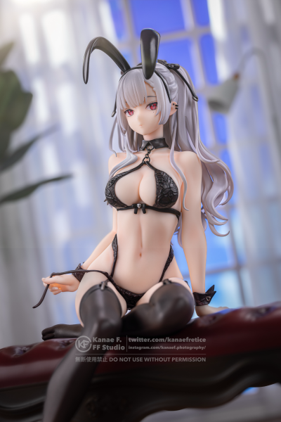 TANA 黑兔女郎