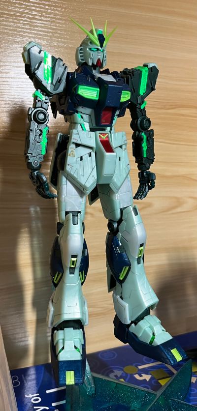 MG 福冈高达公园限定 机动战士高达 逆袭的夏亚 RX-93 Nu高达 Ka版 (精神感应框架发动配色)