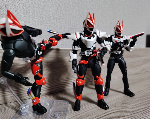 S.H.Figuarts    假面骑士极狐 推进器马格南形态+火旺形态配件包