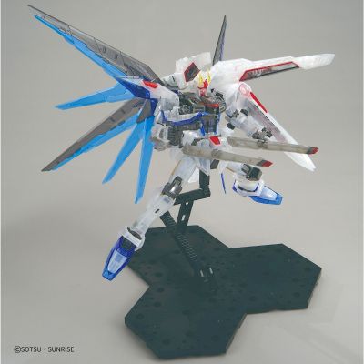 FULLMECHANICS 1/100 高达基地限定 自由高达 Ver.GCP（透明配色版）