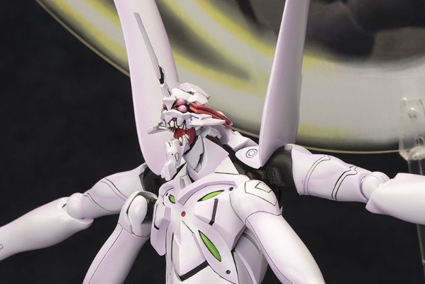新世纪福音战士新剧场版  EVA13号机 疑似神化第3+形态(推测)