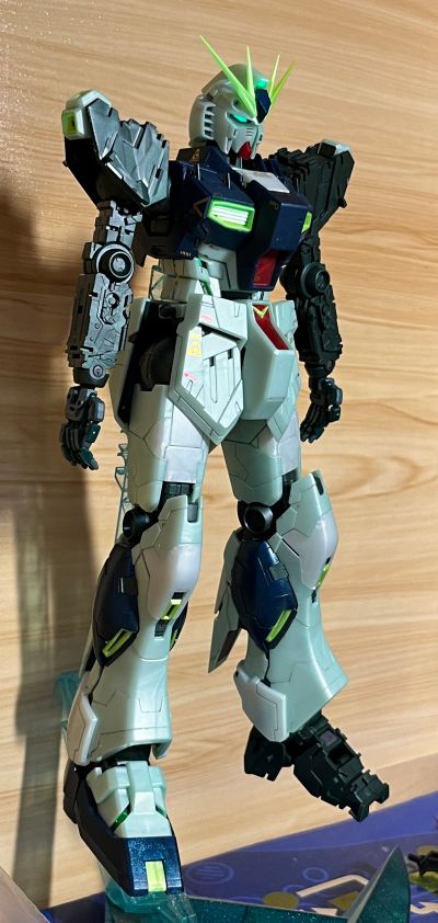 MG 福冈高达公园限定 机动战士高达 逆袭的夏亚 RX-93 Nu高达 Ka版 (精神感应框架发动配色)