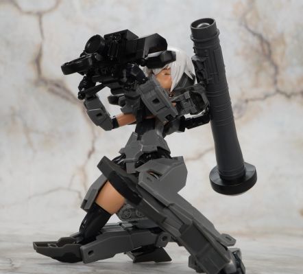 机甲少女 轰雷改（黑色）+ FGM148 标枪反坦克导弹