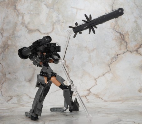 机甲少女 轰雷改（黑色）+ FGM148 标枪反坦克导弹