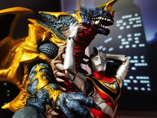 S.H.Figuarts（真骨雕制法） 盖亚奥特曼（V2型）