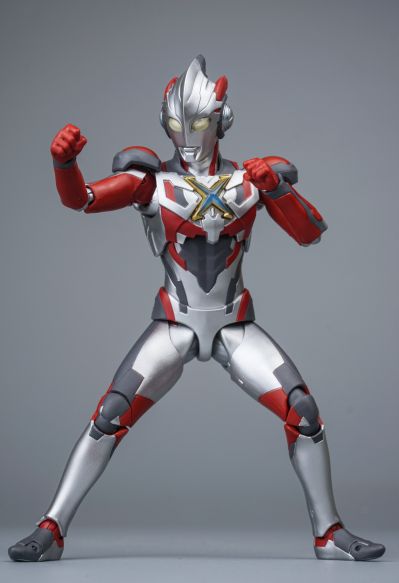 S.H.Figuarts 艾克斯奥特曼 超越型+艾克斯奥特曼（新生代之星）