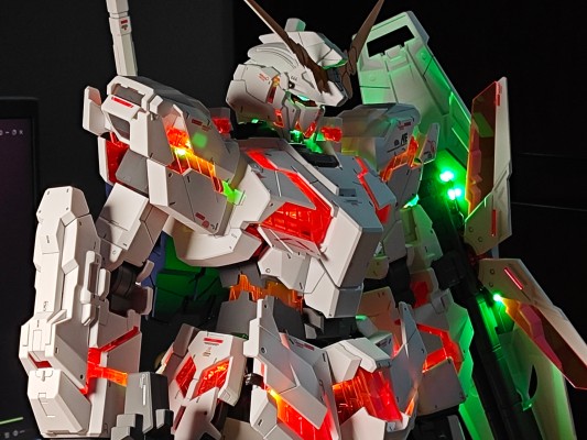 Mega Size 1/48 机动战士高达UC RX-0 独角兽高达 Ver. TWC