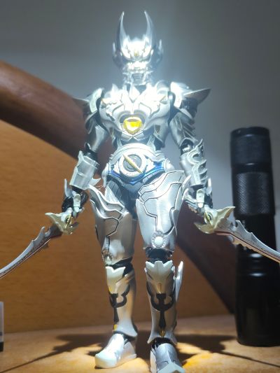 S.H.Figuarts(真骨雕制法) 牙狼 银牙骑士绝狼