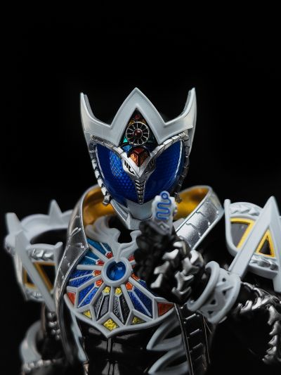 S.H.Figuarts（真骨雕制法）假面骑士蛇牙+假面骑士暗黑月骑