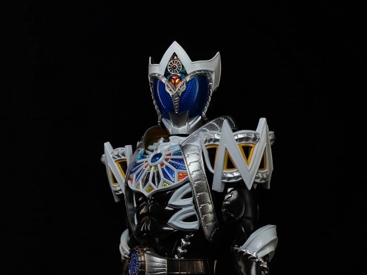 S.H.Figuarts（真骨雕制法）假面骑士蛇牙+假面骑士暗黑月骑