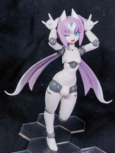 机械新人类 MLL-V2 素体 玛卡翁