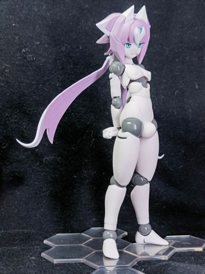 机械新人类 MLL-V2 素体 玛卡翁