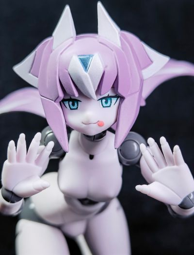 机械新人类 MLL-V2 素体 玛卡翁
