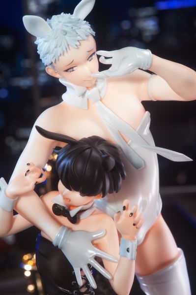 黑白兔男郎