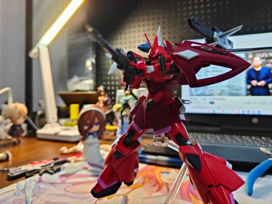 HG 1/144 勇士险兆（露娜玛丽亚·霍克专用机）
