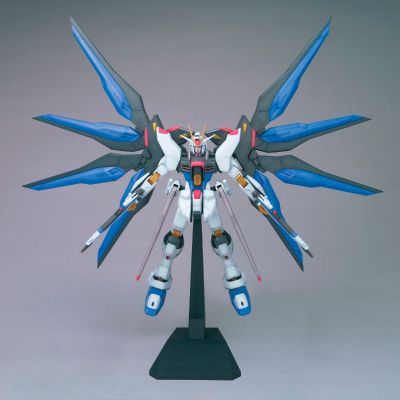 1/60 强袭自由高达 发光版