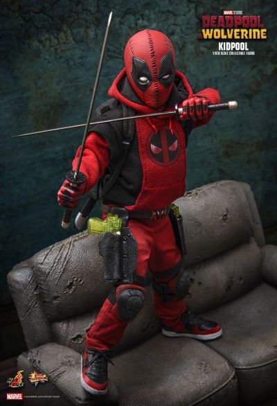 死侍小子1:6比例珍藏人偶