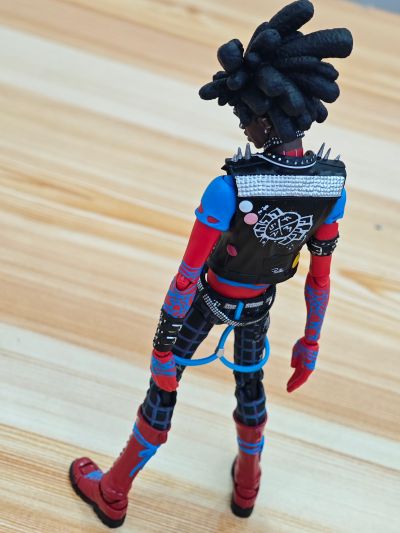 S.H.Figuarts  朋克蜘蛛侠（蜘蛛侠：纵横宇宙）