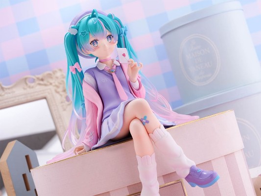 TENITOL 大号压泡面人偶 初音未来 恋爱的西装外套