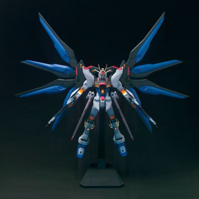 1/60 强袭自由高达 发光版