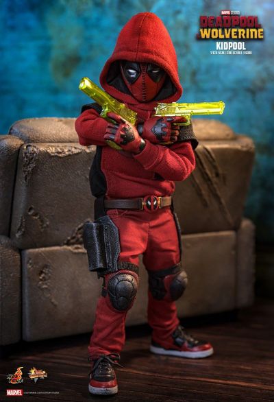 死侍小子1:6比例珍藏人偶
