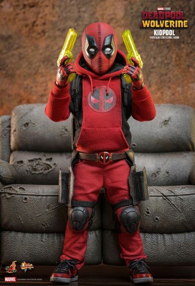 死侍小子1:6比例珍藏人偶
