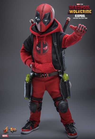 死侍小子1:6比例珍藏人偶