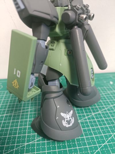 HGUC 1/144 机动战士高达 MSV-R 强尼·莱汀的归来 MS-06R-2 强尼・雷电专用扎古