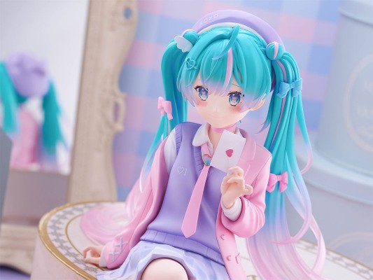 TENITOL 大号压泡面人偶 初音未来 恋爱的西装外套