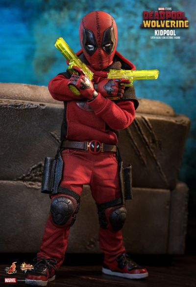 死侍小子1:6比例珍藏人偶
