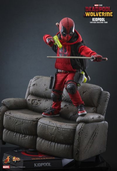 死侍小子1:6比例珍藏人偶