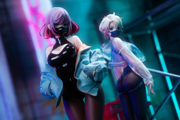 运动鞋×高开衩×口罩 米娅