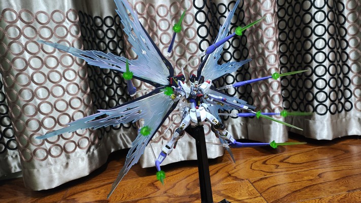 METAL ROBOT魂 机动战士高达SEED Destiny ZGMF-X20A 强袭自由高达 光之翼＆光束特效套装