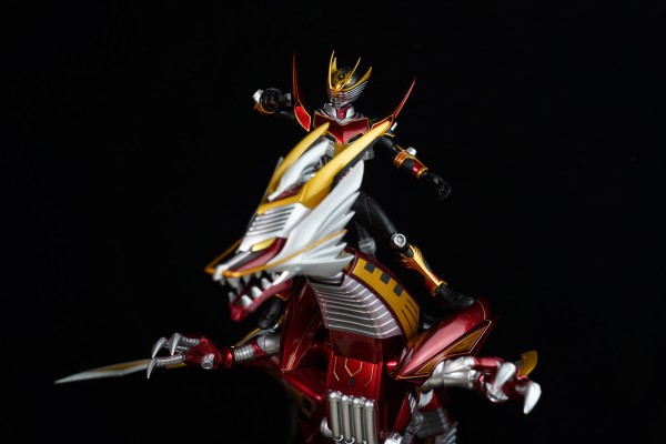 S.H.Figuarts  假面骑士龙骑生存形态与深红之龙强化形态（暂译）