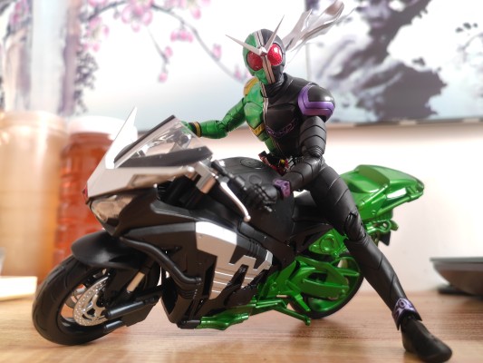S.H.Figuarts  硬汉摩托