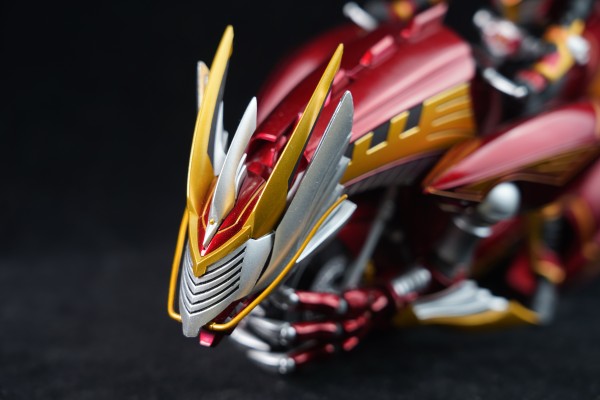 S.H.Figuarts  假面骑士龙骑生存形态与深红之龙强化形态（暂译）