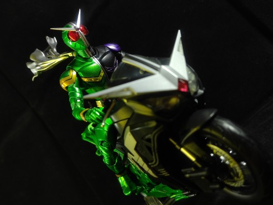 S.H.Figuarts  硬汉摩托
