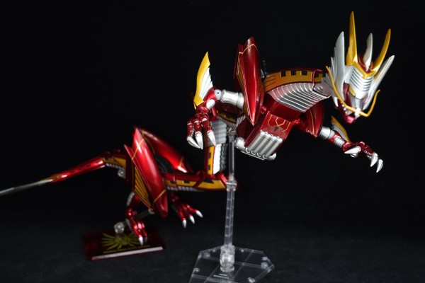 S.H.Figuarts  假面骑士龙骑生存形态与深红之龙强化形态（暂译）