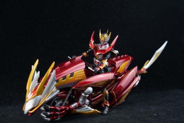 S.H.Figuarts  假面骑士龙骑生存形态与深红之龙强化形态（暂译）