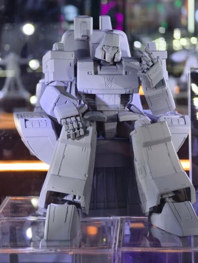 布鲁可变形金刚传奇版  G1-威震天