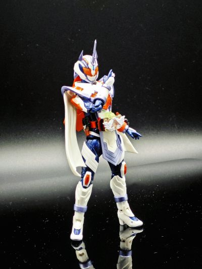 S.H.Figuarts   假面骑士玛洁德 炎阳独角兽