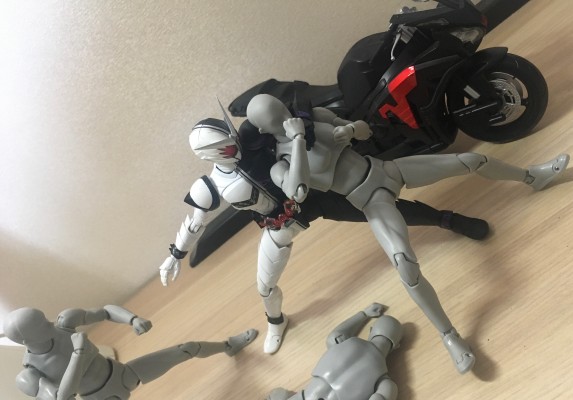 S.H.Figuarts 假面骑士联手出击 双骑与帝骑 电影大战2010 颅骨铁汉摩托