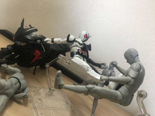 S.H.Figuarts 假面骑士联手出击 双骑与帝骑 电影大战2010 颅骨铁汉摩托