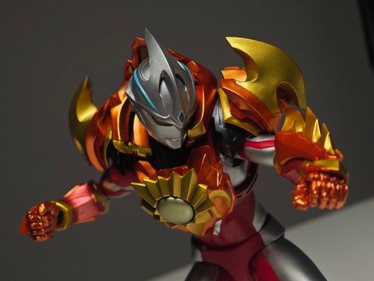 S.H.Figuarts 灼日装甲