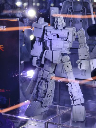 布鲁可变形金刚传奇版  G1-威震天
